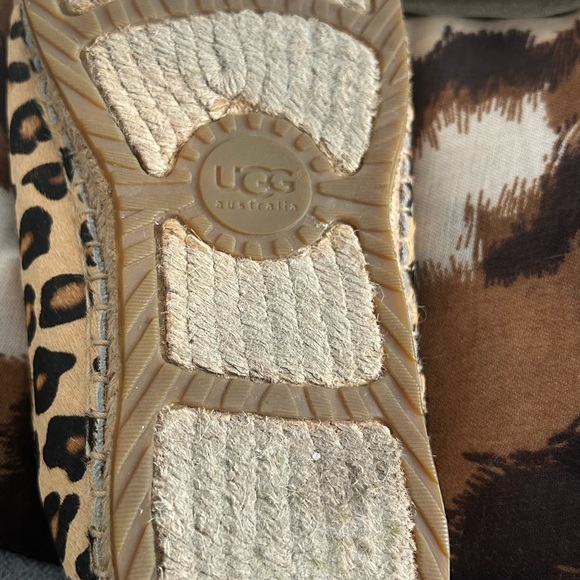 Women's Ugg SANDRINNE CALF HAIR LEOPARD LOAFER - Picture 12 of 13